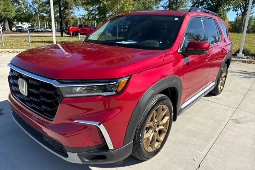 2024 Honda Pilot Touring photo 1
