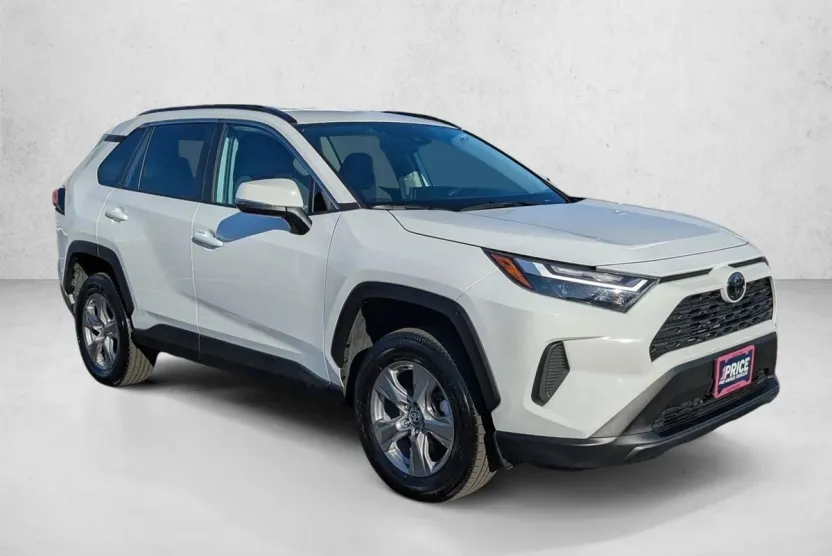 2024 Toyota RAV4 XLE photo 1