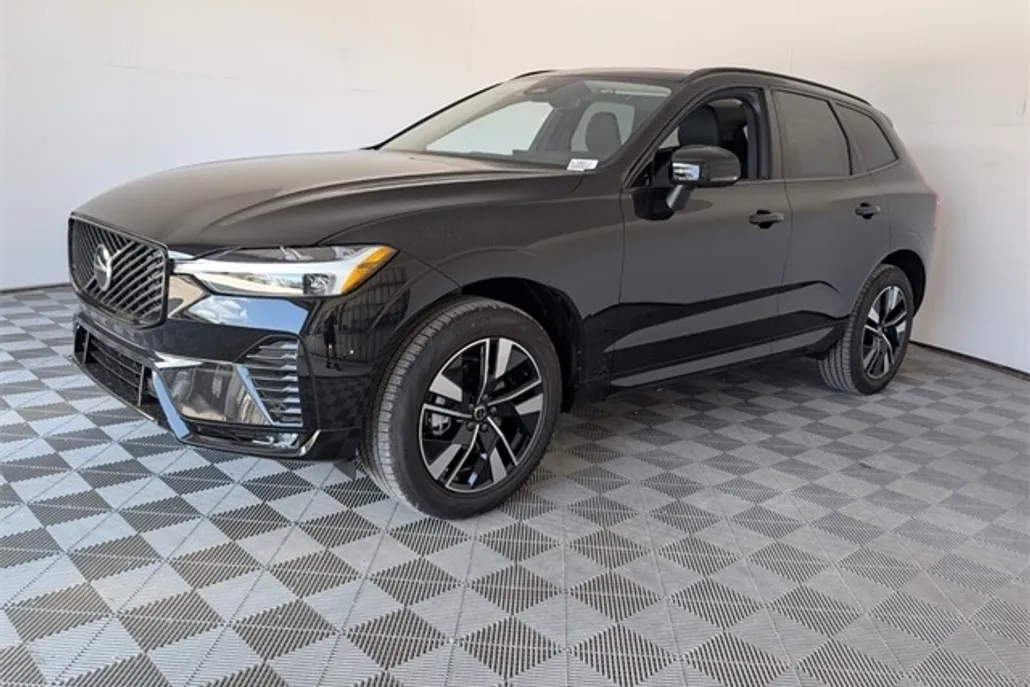 2026 Volvo XC60 B5 Core photo 1