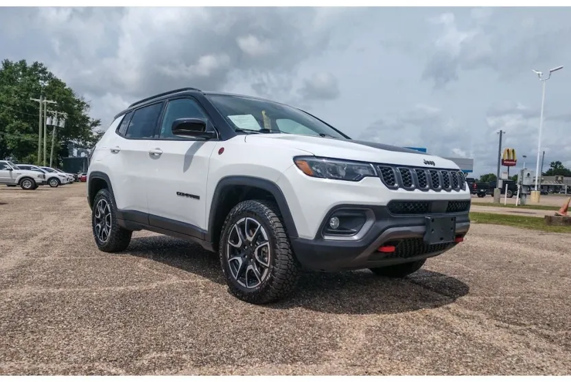 2024 Jeep Compass Trailhawk photo 1