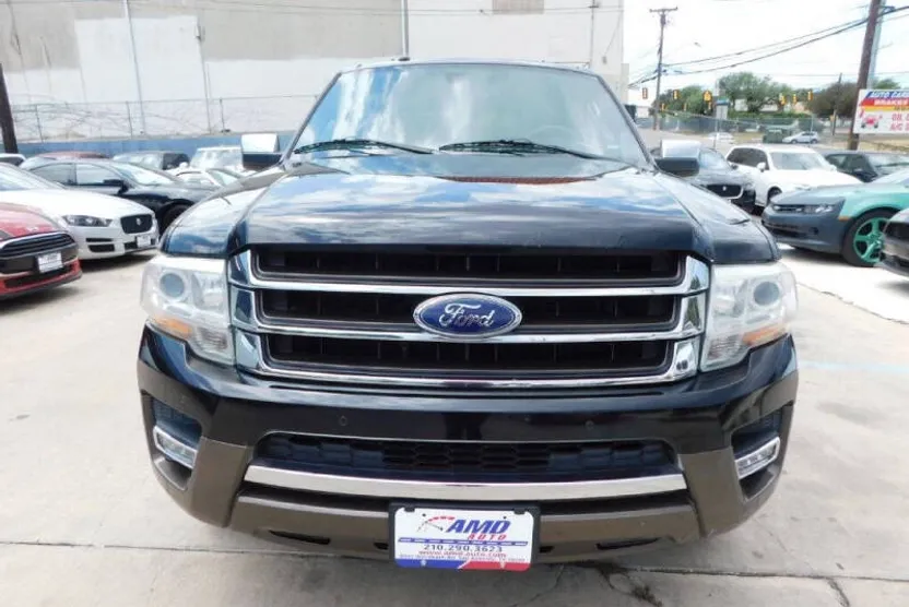 2016 Ford Expedition XLT photo 1