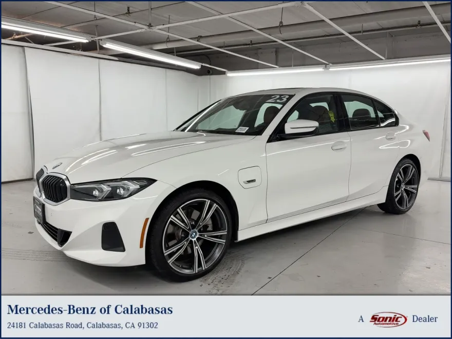 2023 Bmw 330e Sedan photo 1