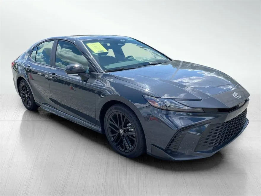 2025 Toyota Camry SE photo 1