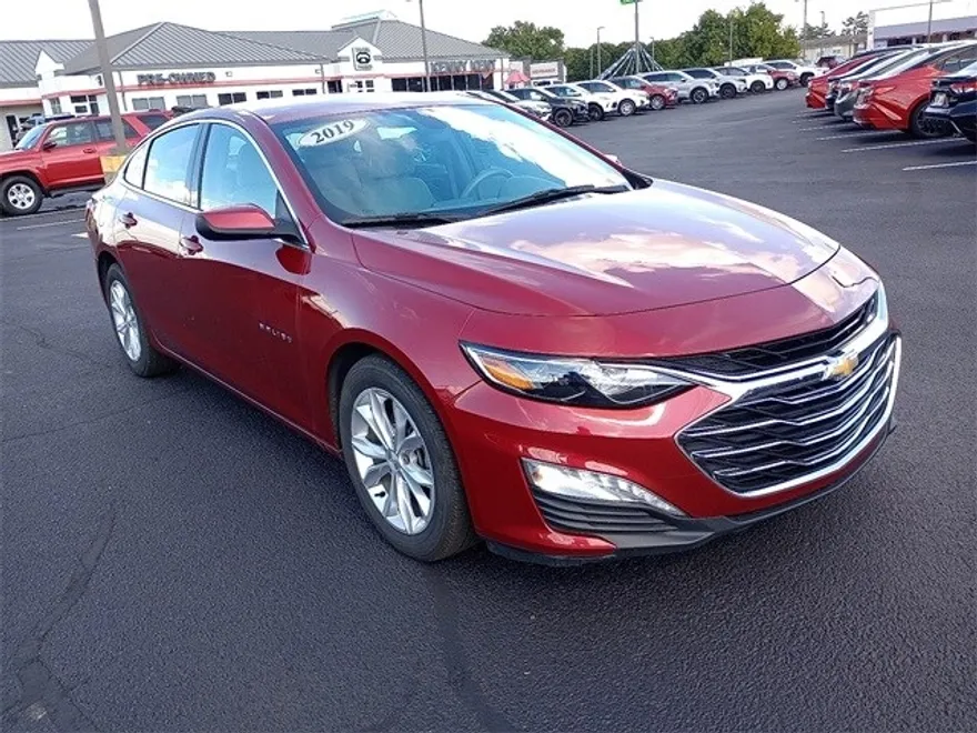 2019 Chevrolet Malibu 1LT photo 1