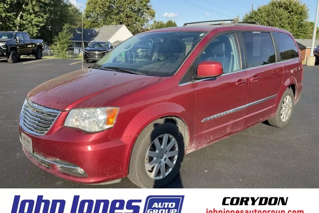 2015 Chrysler Town & Country Touring photo 1