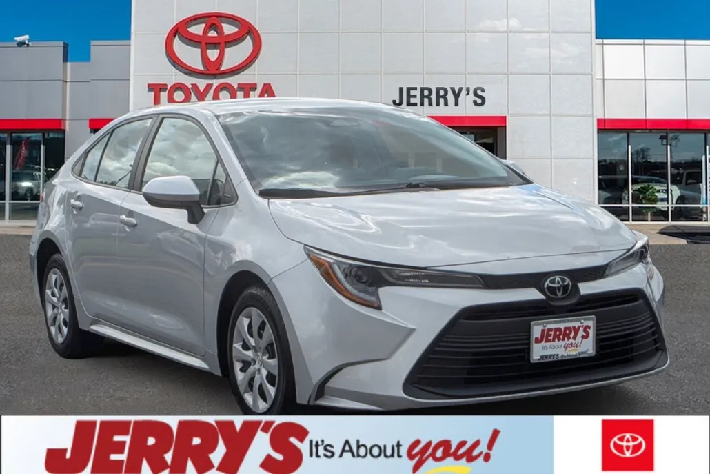 2023 Toyota Corolla LE photo 1