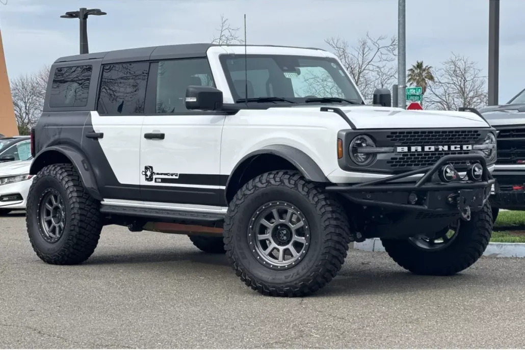 2024 Ford Bronco Badlands photo 1