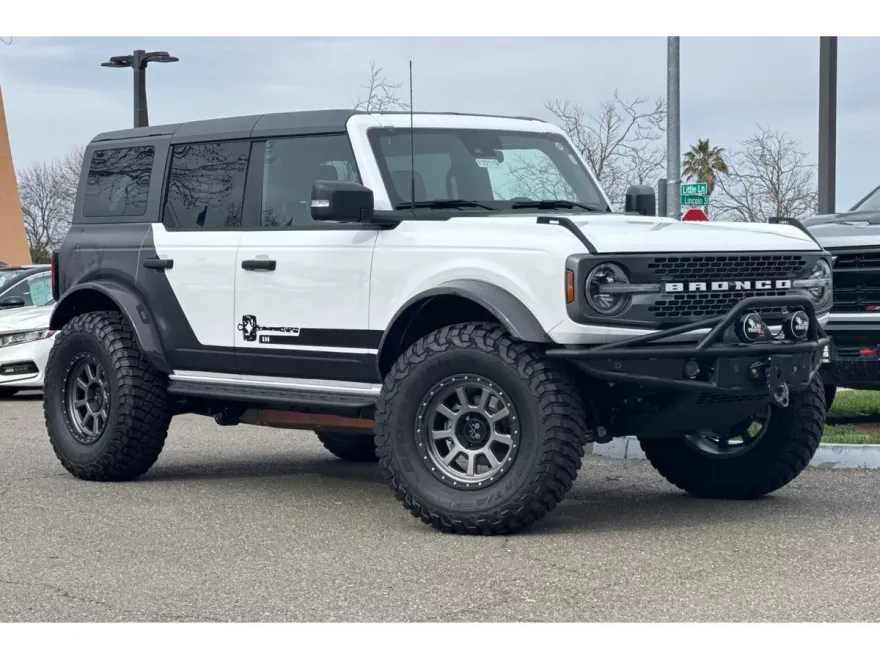 2024 Ford Bronco Badlands photo 1