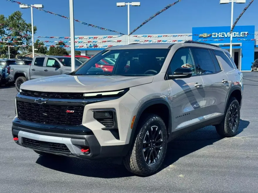 2026 Chevrolet Traverse Z71 photo 1