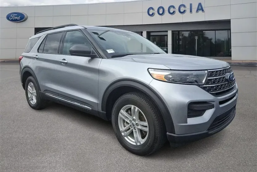 2022 Ford Explorer XLT photo 1
