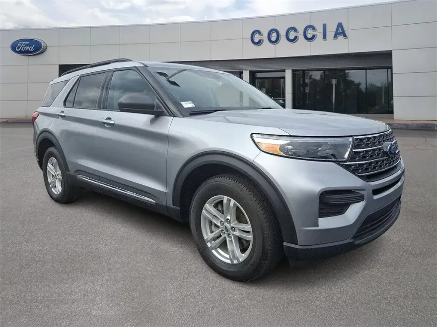 2022 Ford Explorer XLT photo 1
