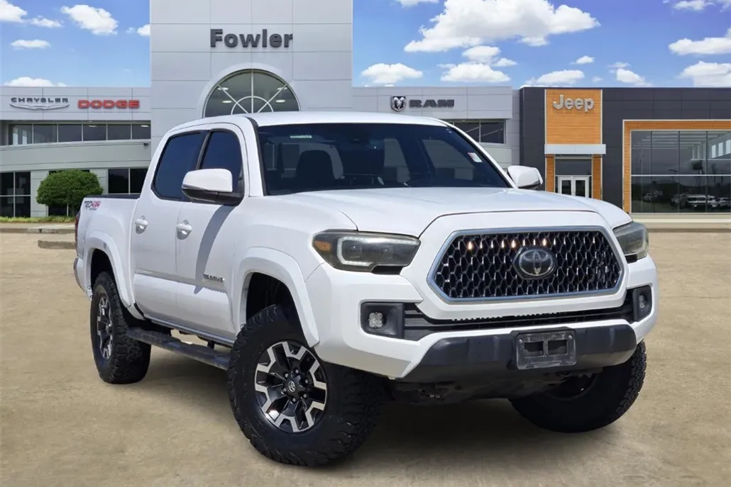 2018 Toyota Tacoma TRD Off-Road V6 photo 1