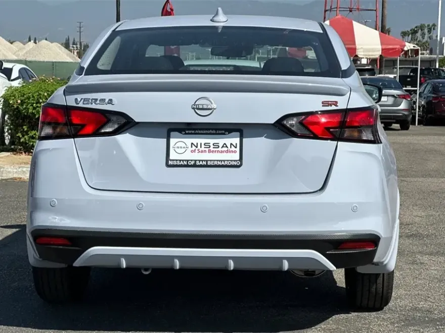 2025 Nissan Versa 1.6 SR photo 1