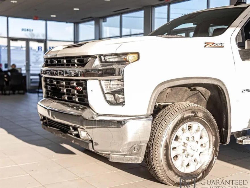 2023 Chevrolet Silverado 2500HD LT photo 1