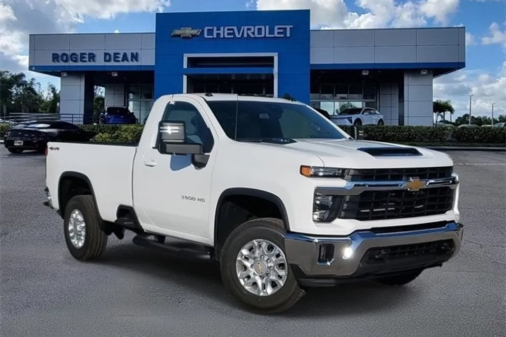 2025 Chevrolet Silverado 3500HD LT photo 1