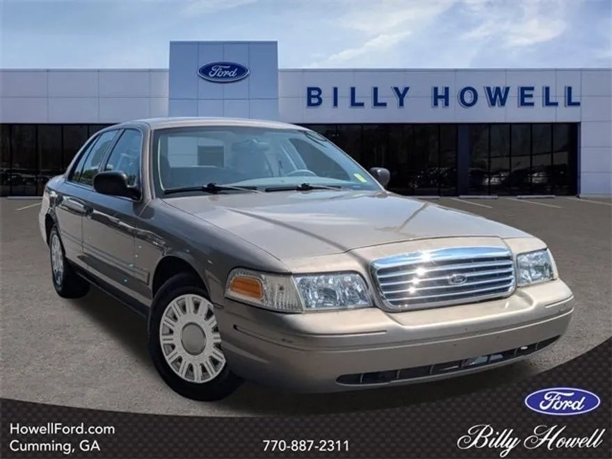 2004 Ford Crown Victoria Standard photo 1