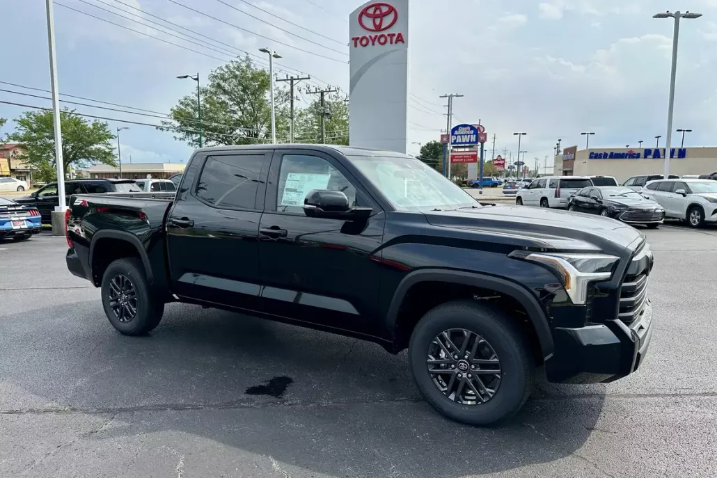 2025 Toyota Tundra SR5 CrewMax photo 1
