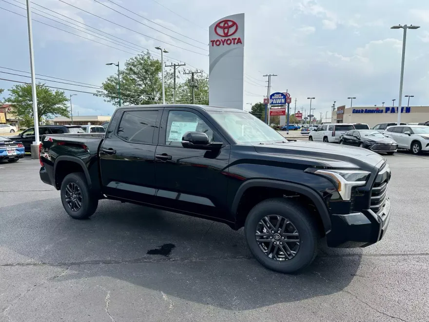 2025 Toyota Tundra SR5 CrewMax photo 1