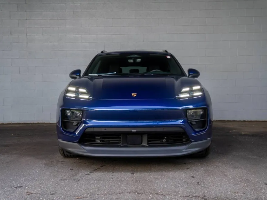 2025 Porsche Macan Electric photo 12