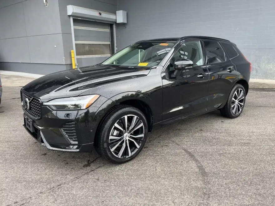 2025 Volvo XC60 B5 Plus photo 1