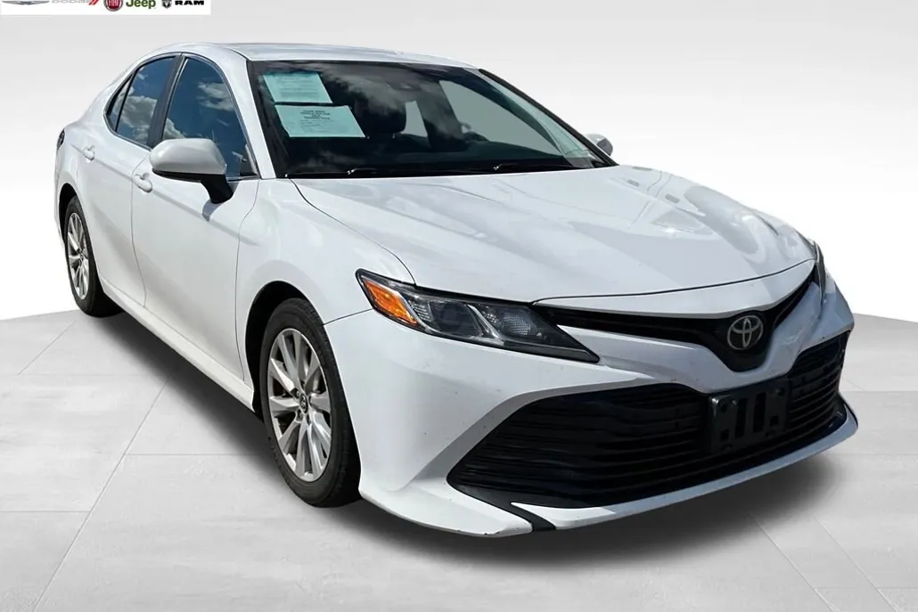 2018 Toyota Camry L photo 1