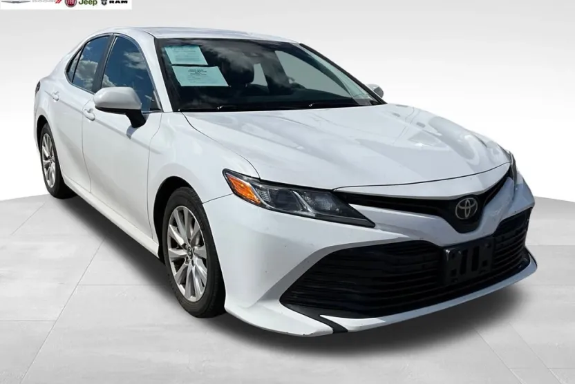 2018 Toyota Camry L photo 1
