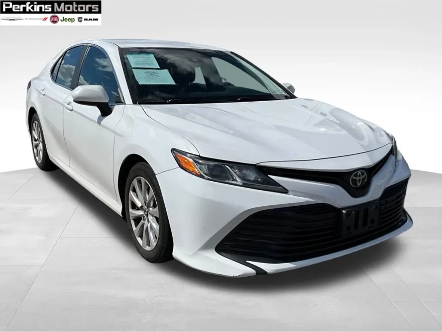 2018 Toyota Camry L photo 1