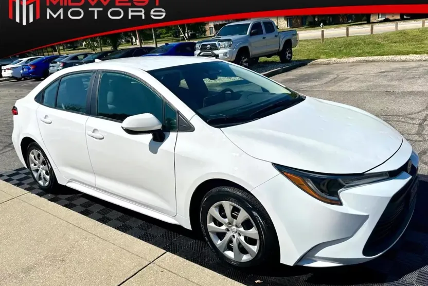 2024 Toyota Corolla LE photo 1