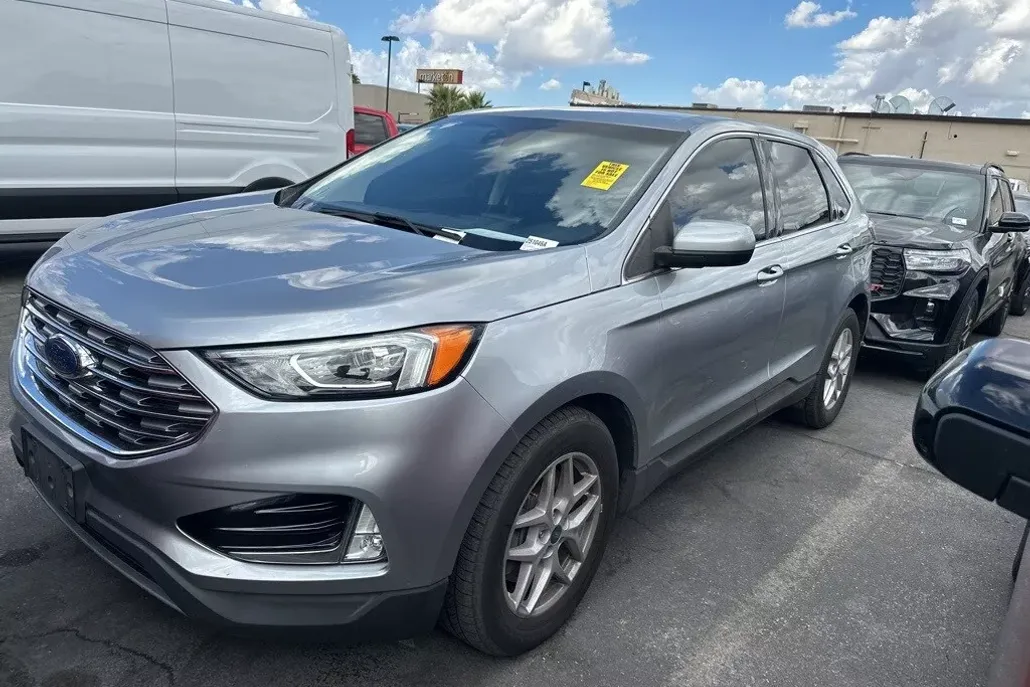 2021 Ford Edge SEL photo 1