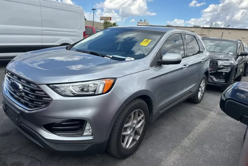 2021 Ford Edge SEL photo 1
