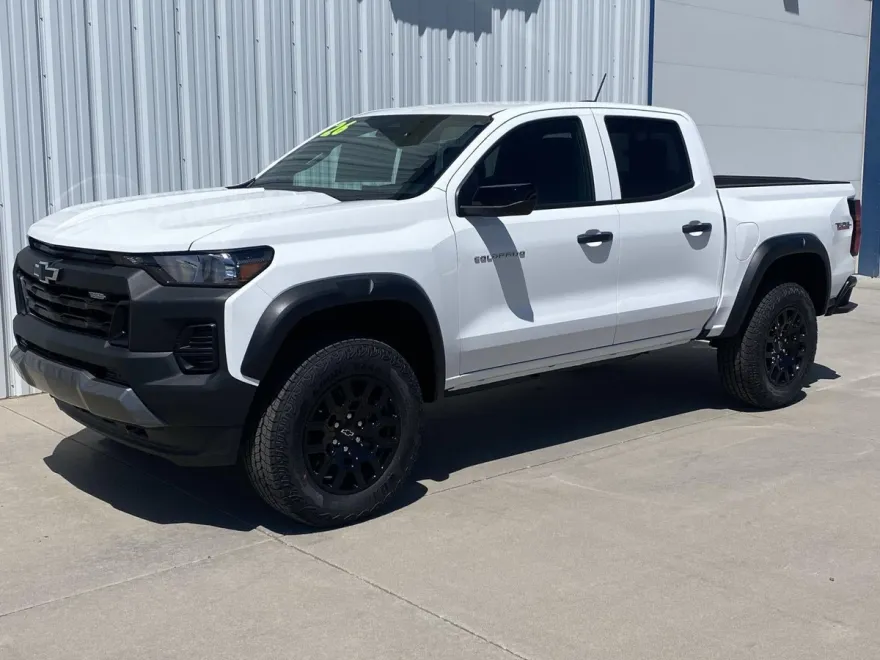 2026 Chevrolet Colorado Trail Boss photo 1