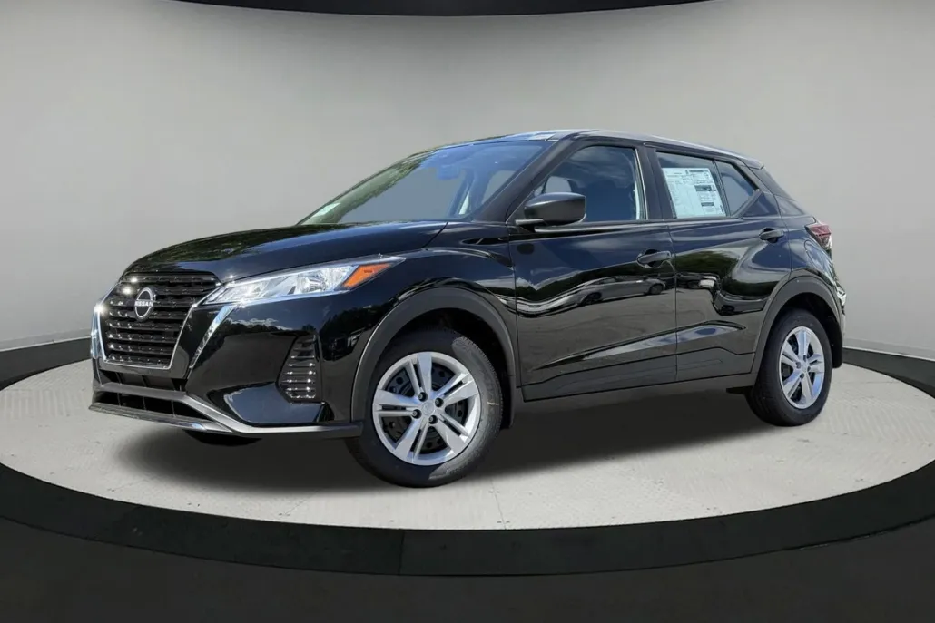 2025 Nissan Kicks Play S photo 1