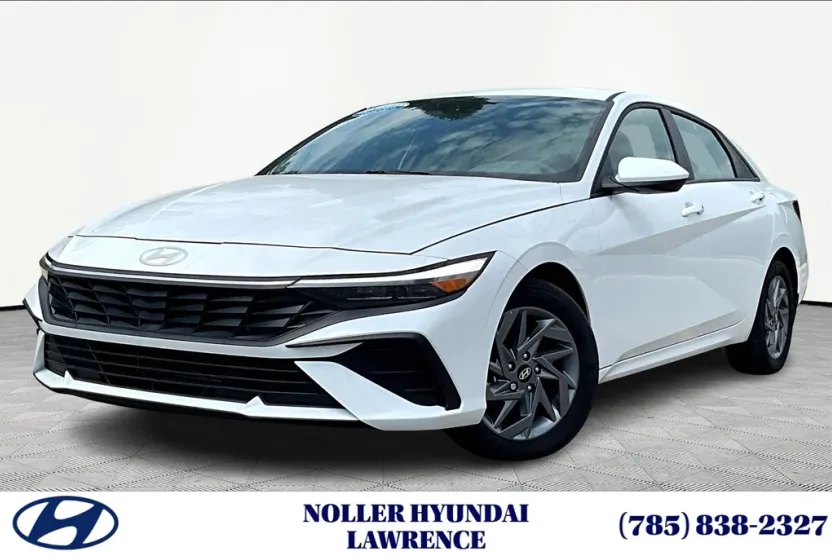 2024 Hyundai Elantra SEL photo 1