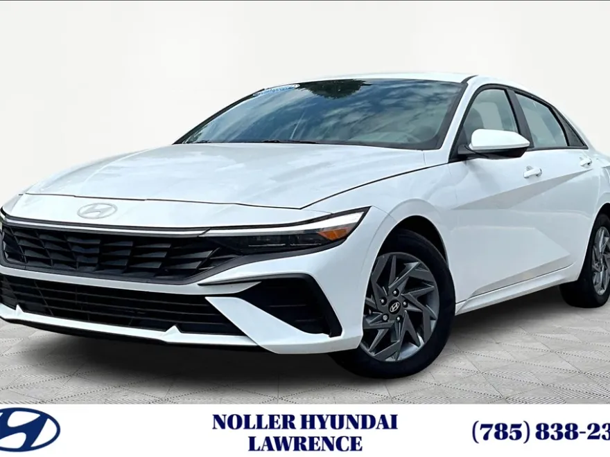 2024 Hyundai Elantra SEL photo 1