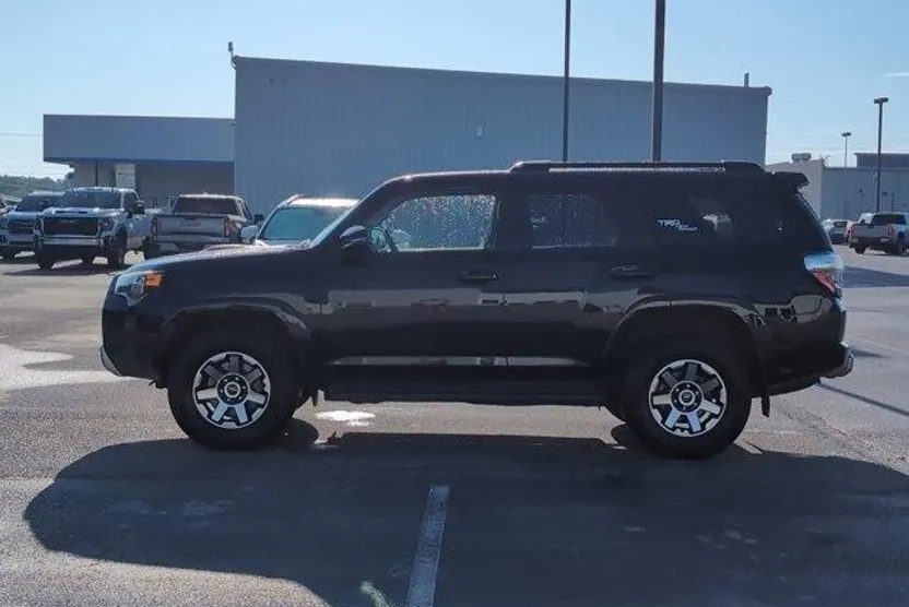 2024 Toyota 4Runner TRD Off-Road Premium photo 1