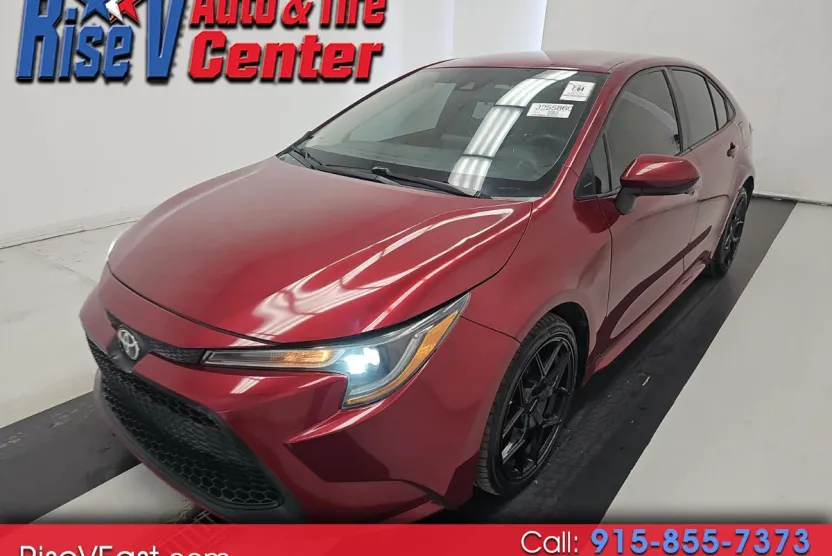 2022 Toyota Corolla LE photo 1