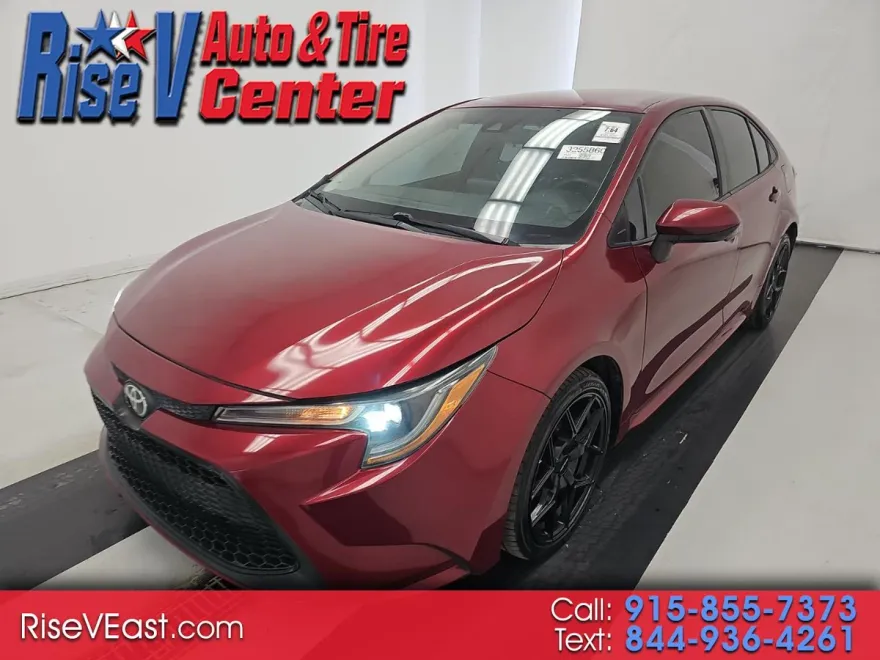 2022 Toyota Corolla LE photo 1