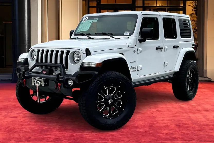 2019 Jeep Wrangler Unlimited Sahara photo 1
