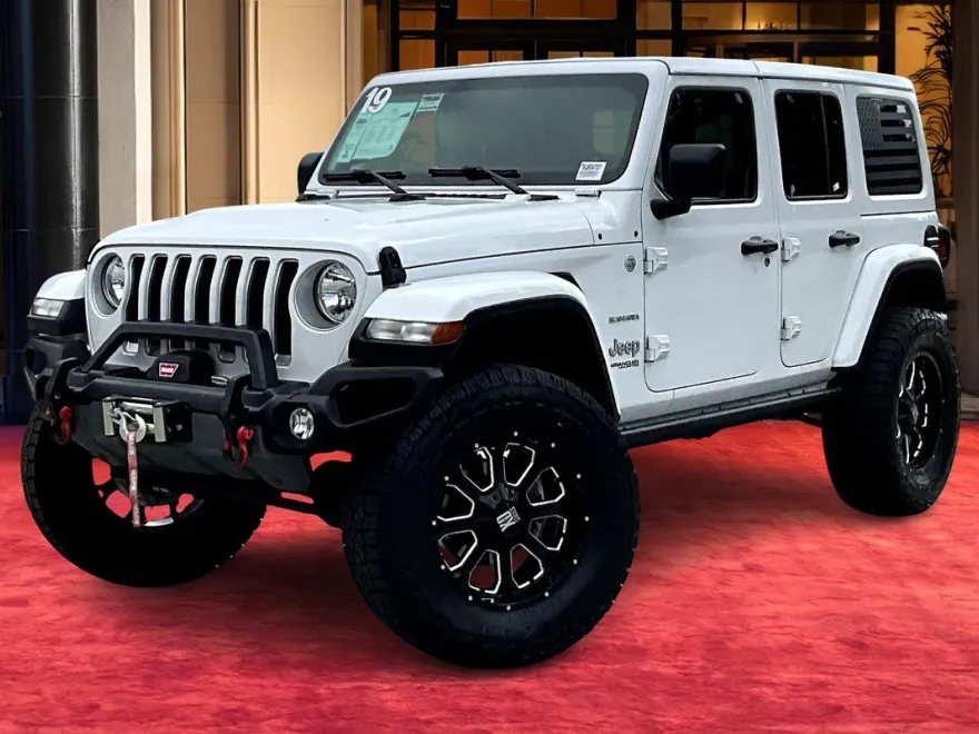 2019 Jeep Wrangler Unlimited Sahara photo 1
