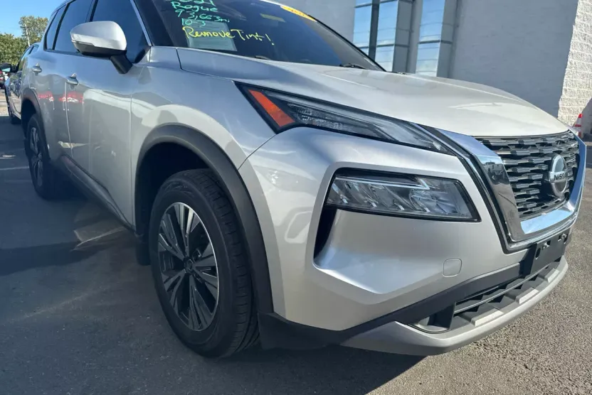 2021 Nissan Rogue SV photo 1