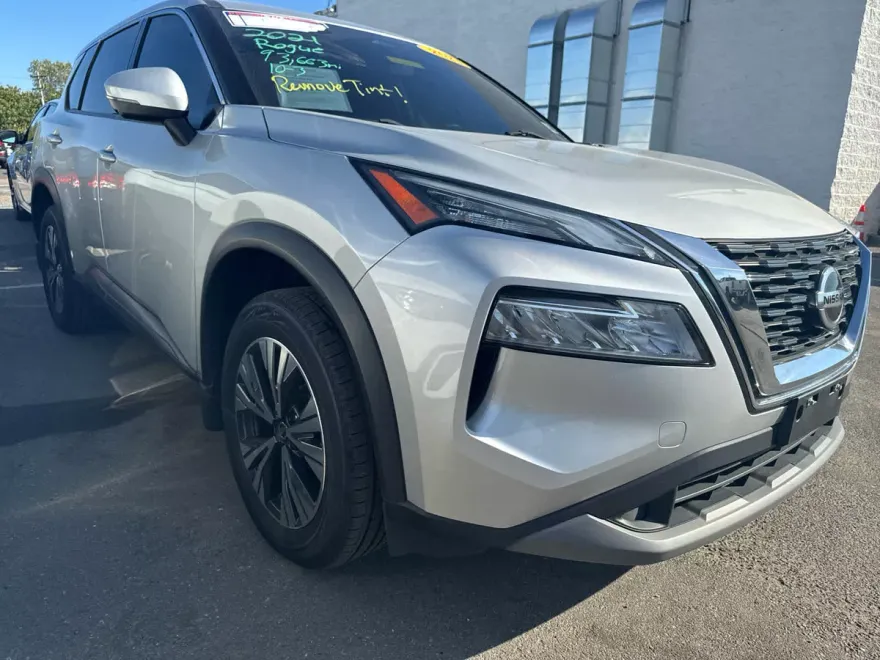 2021 Nissan Rogue SV photo 1