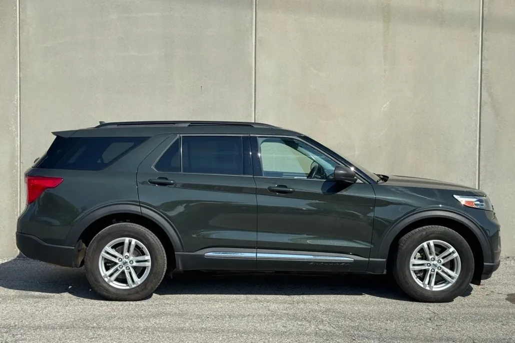 2022 Ford Explorer XLT photo 1