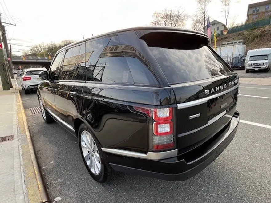 2017 Land Rover Range Rover HSE photo 1