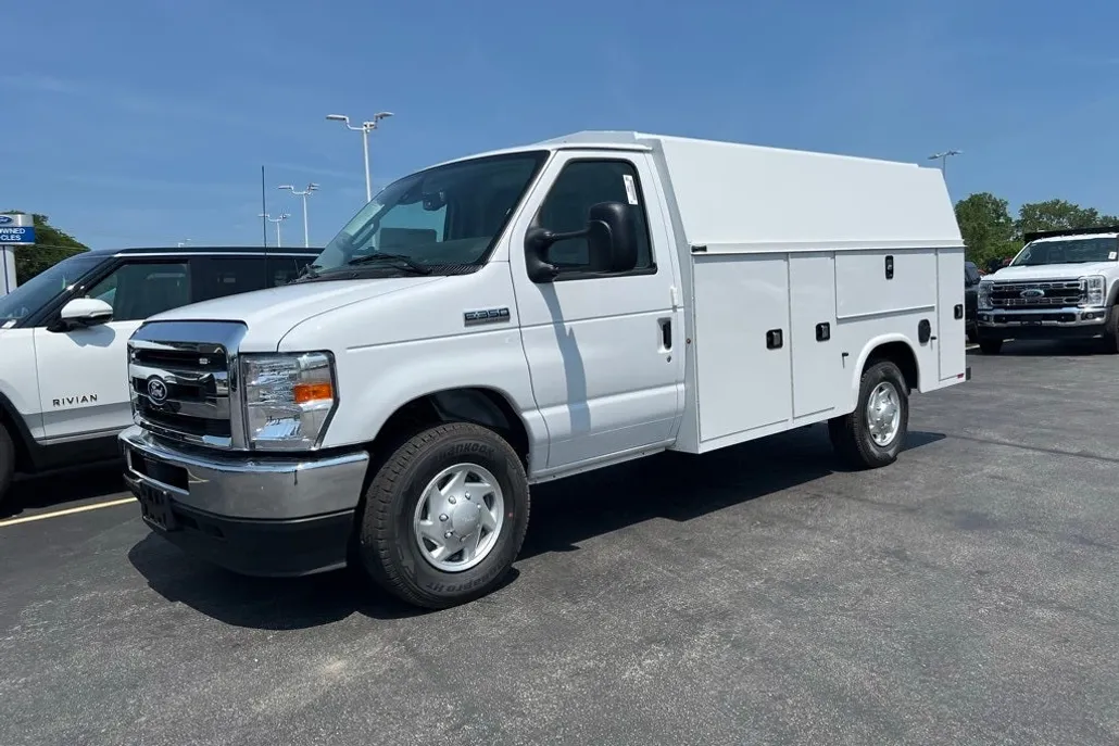 2026 Ford E-350 Base photo 1