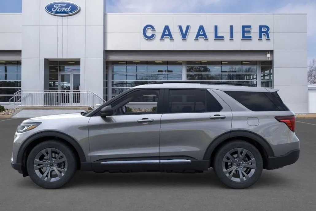 2025 Ford Explorer photo 1