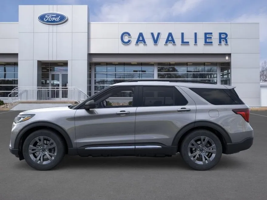 2025 Ford Explorer photo 1