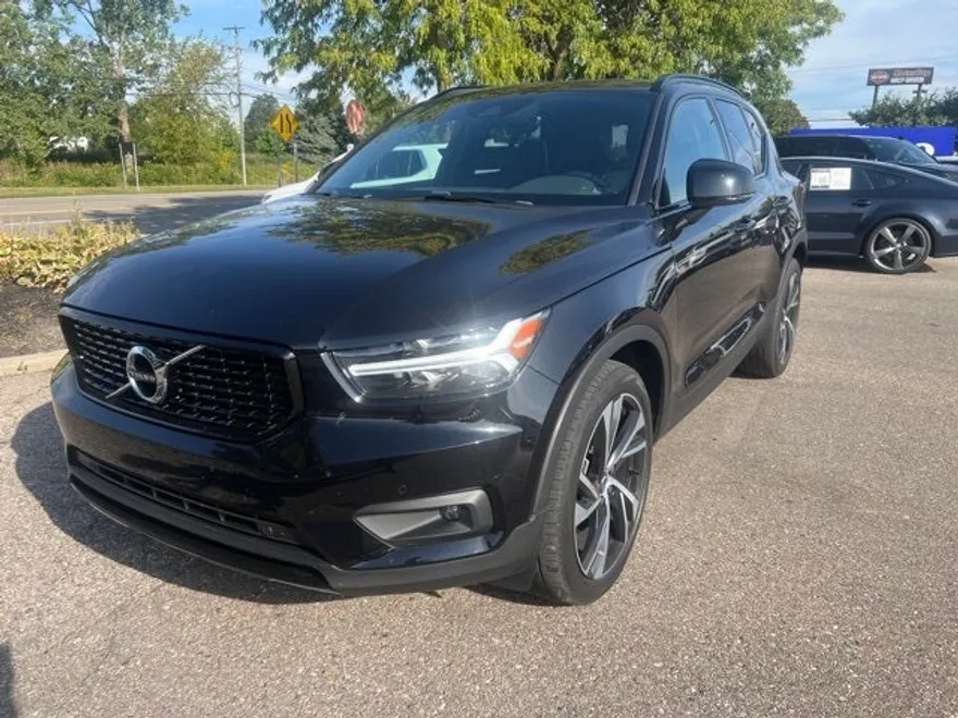 2021 Volvo XC40 R-Design photo 1