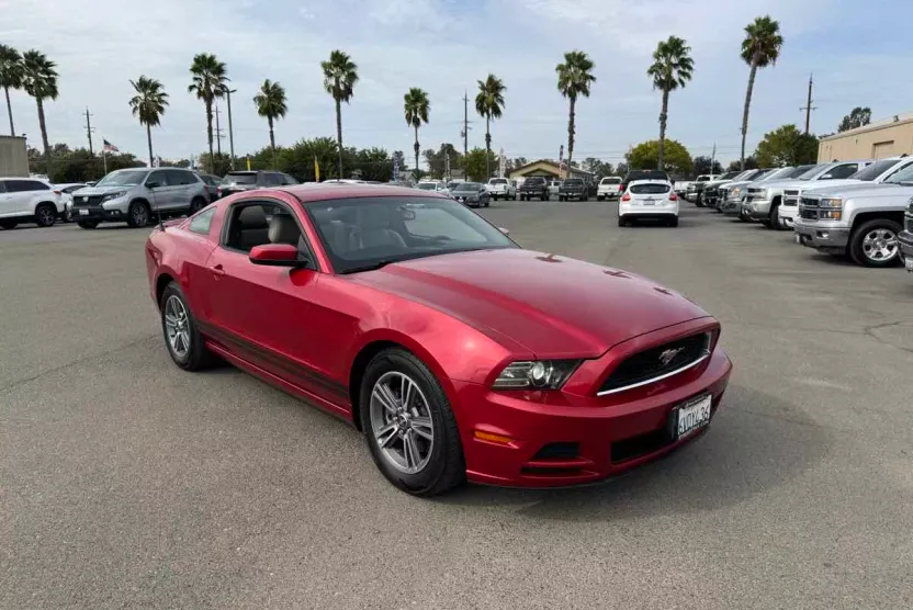2013 Ford Mustang V6 Premium photo 1