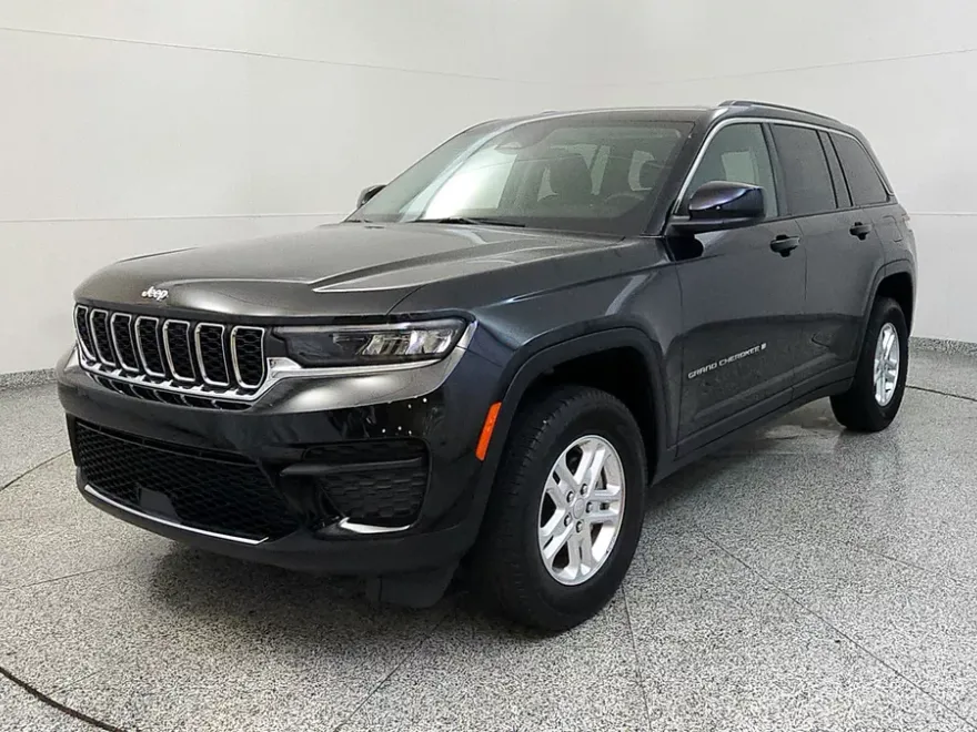 2023 Jeep Cherokee Laredo photo 1