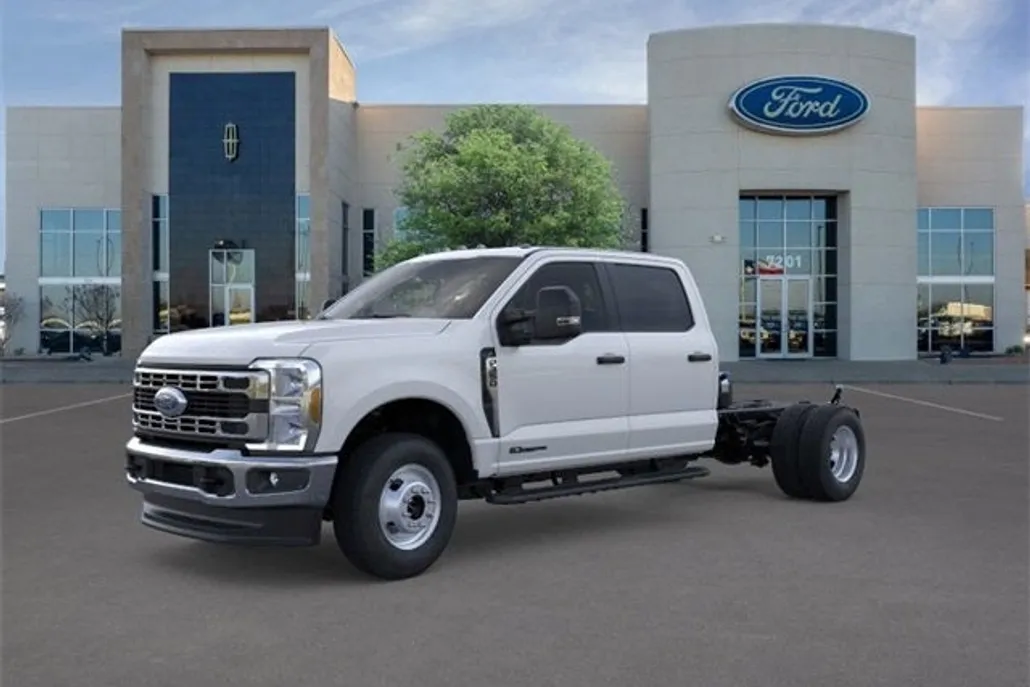 2025 Ford F-350 photo 1